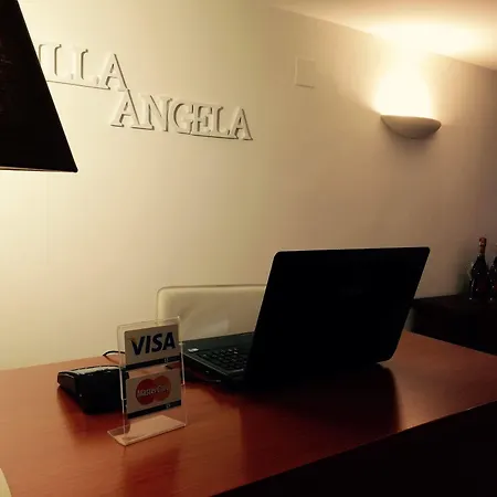 Angela 3*